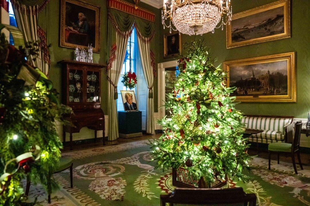 Christmas decorations at the White House on Dec. 1, 2025. (Madalina Kilroy/The Epoch Times)