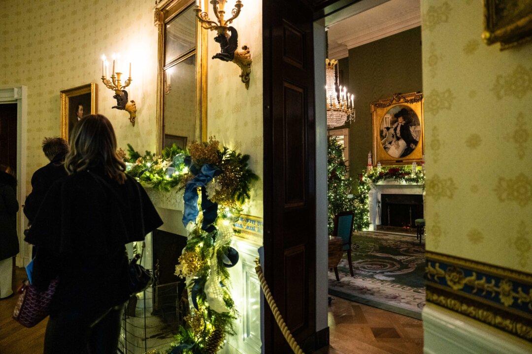 Christmas decorations at the White House on Dec. 1, 2025. (Madalina Kilroy/The Epoch Times)
