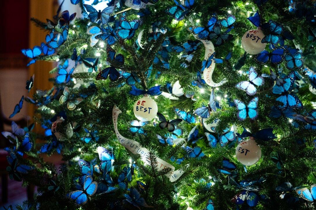 Christmas decorations with a “Home Is Where the Heart Is” theme adorn the White House on Dec. 1, 2025. (Madalina Kilroy/The Epoch Times)