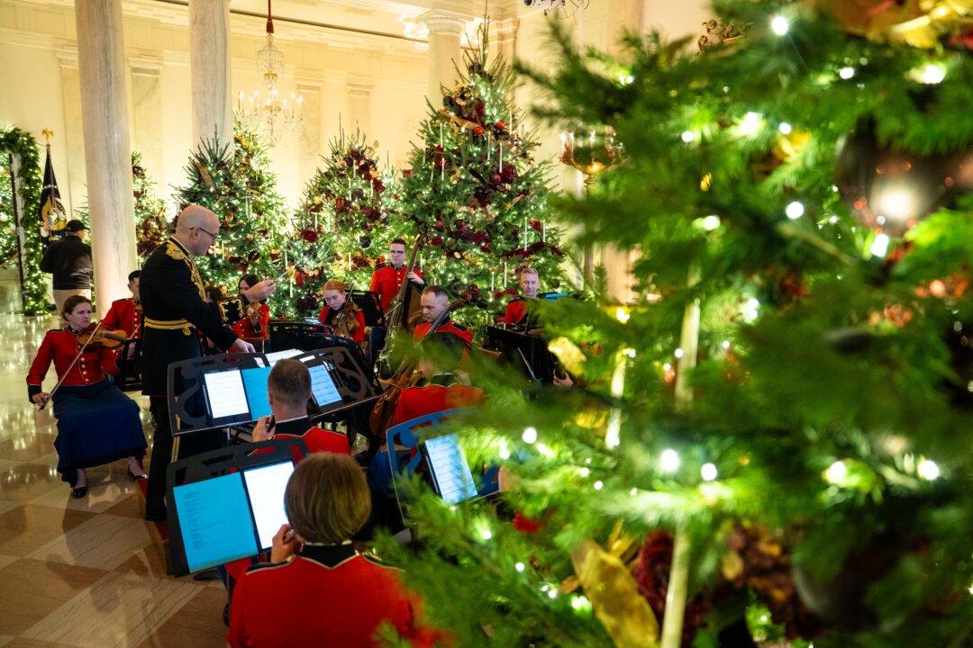 The United States Marine Band plays Christmas music at the White House on Dec. 1, 2025. (Madalina Kilroy/The Epoch Times)