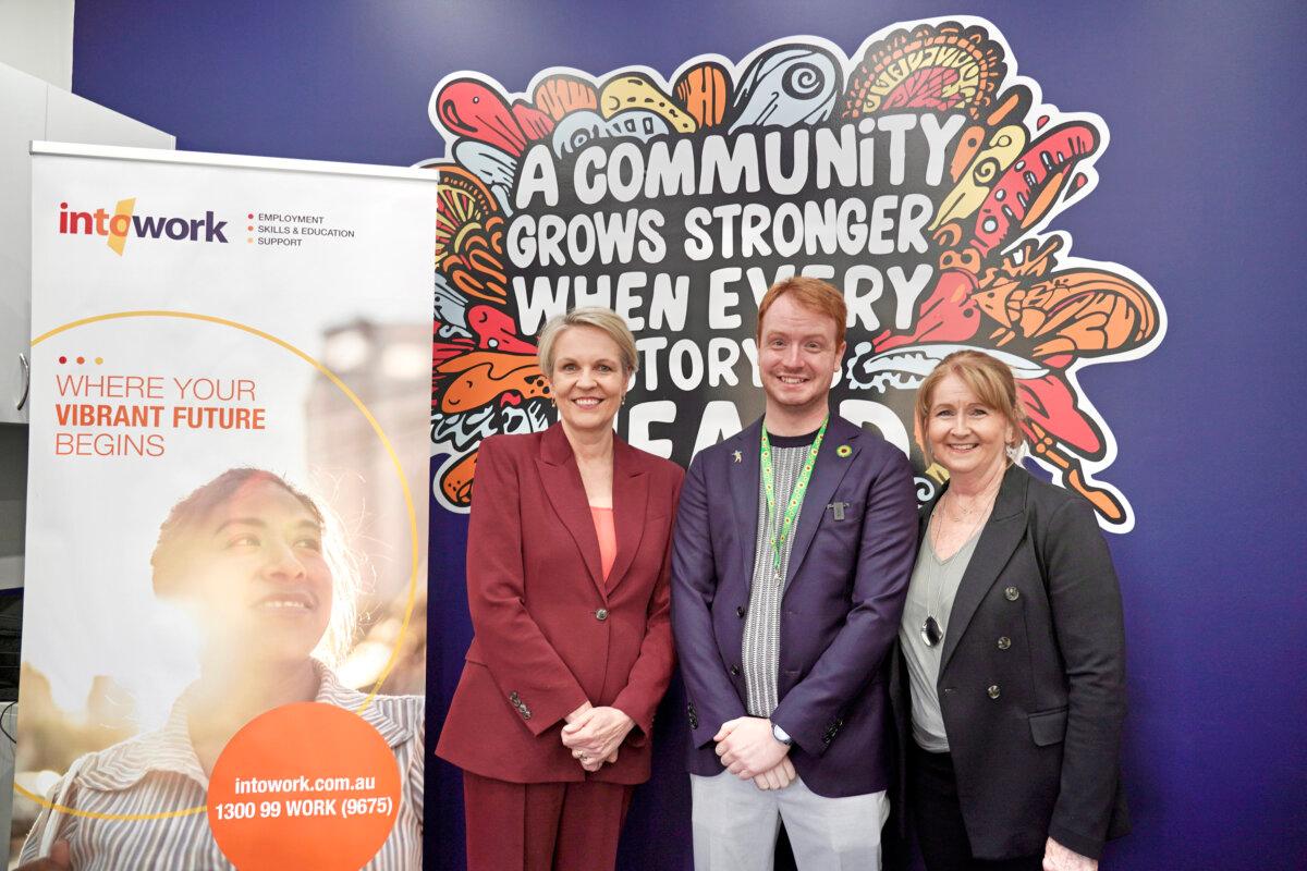 Minister for Social Services Tanya Plibersek (L) with Ronan Soussa (M) and Linda Soussa at the official opening of Help’s new office in Hurstville, Sydney on Dec. 2, 2025. (Philippe Wang/New Tang Dynasty)