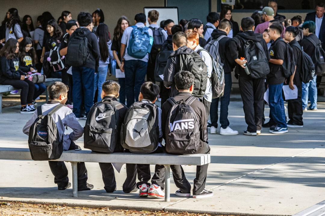 Students prepare for the first day of classes at Yorba Middle School in Orange, Calif., on Aug. 16, 2023. (John Fredricks/The Epoch Times)