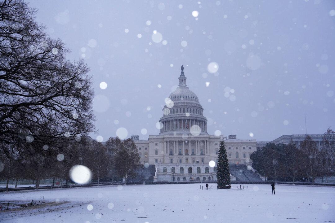 The first snow of winter falls on the U.S. Capitol in Washington on Dec. 5, 2025. (Madalina Kilroy/The Epoch Times)