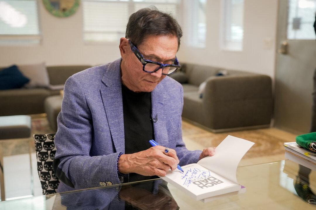 Robert Kiyosaki, author of the bestselling personal finance book “Rich Dad Poor Dad,” in Phoenix on Nov. 18, 2020. Kiyosaki said hidden communist methods are capturing the United States’ financial systems and silently robbing Americans of their purchasing power. (Tal Atzmon/The Epoch Times)