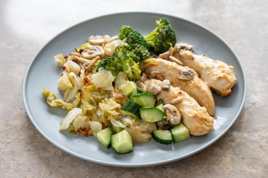 Miso‑Glazed Chicken With Greens and Mushrooms. (Samira Bouaou/The Epoch Times)