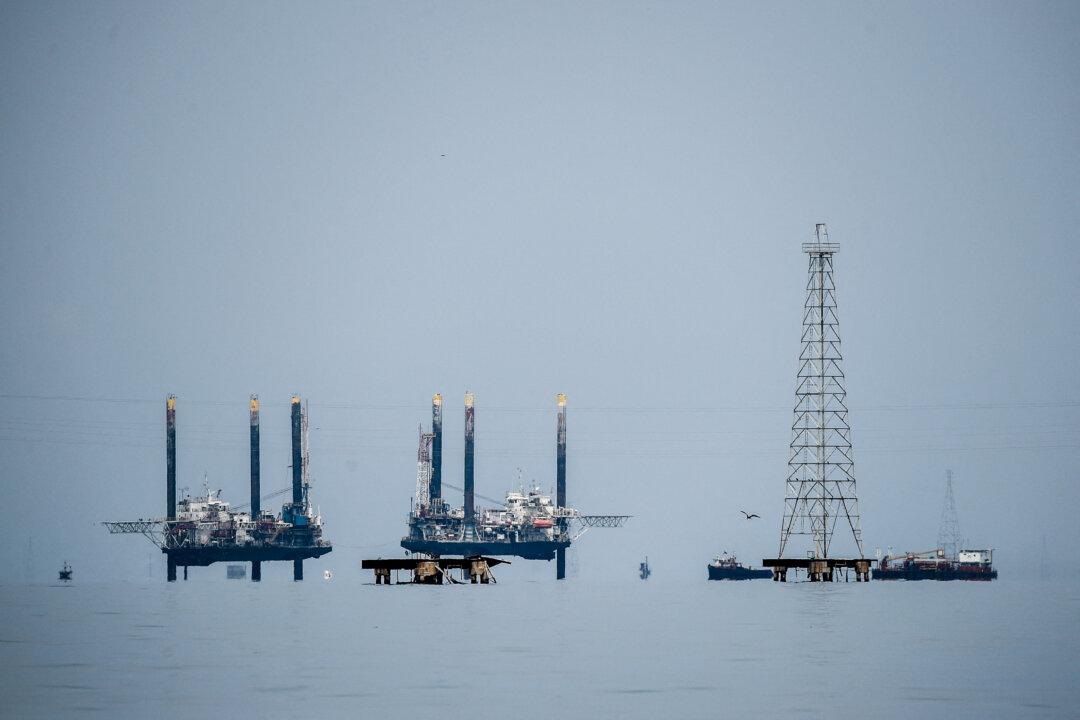 Oil platforms are photographed over Lake Maracaibo in Maracaibo, Venezuela, on May 2, 2018. (Federico Parra/AFP via Getty Images)