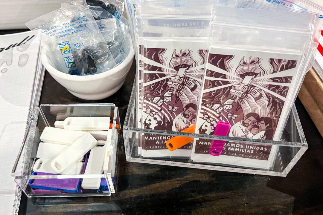 (Left) Thousands of whistles are being handed out for free by a neighborhood group across the Minneapolis area to serve as warning signals when immigration agents are nearby. (Right) Posters that detailed how whistles should be used were scattered across the Lynnhurst neighborhood in southwest Minneapolis on Jan. 12, 2026. (Jacki Thrapp/The Epoch Times)