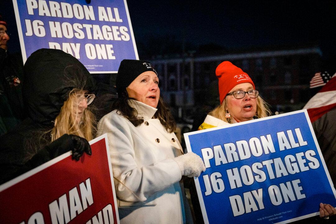 People gather outside the DC Central Detention Facility, after President Donald Trump pardoned nearly 1,600 Jan. 6 defendants, in Washington on Jan. 20, 2025. (Samira Bouaou/The Epoch Times)