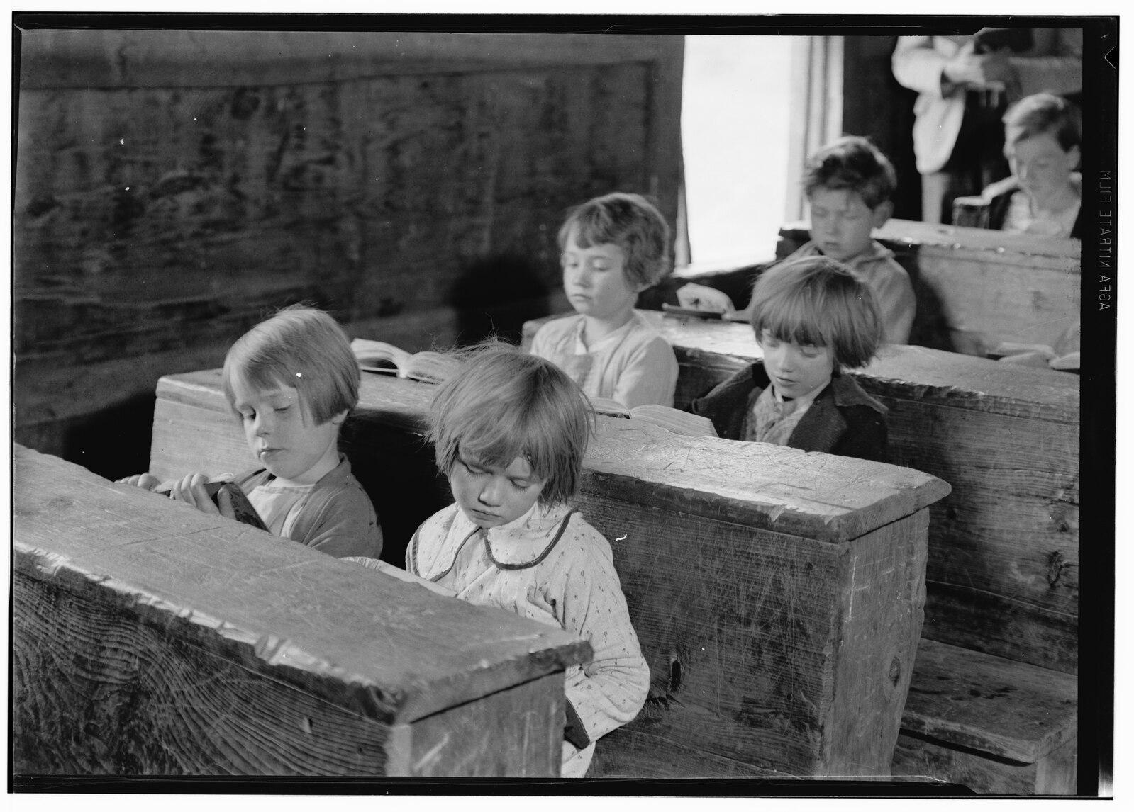 "Detail of the Desks," 1936, by Edouard E. Exine. Library of Congress, Washington. (Public Domain)