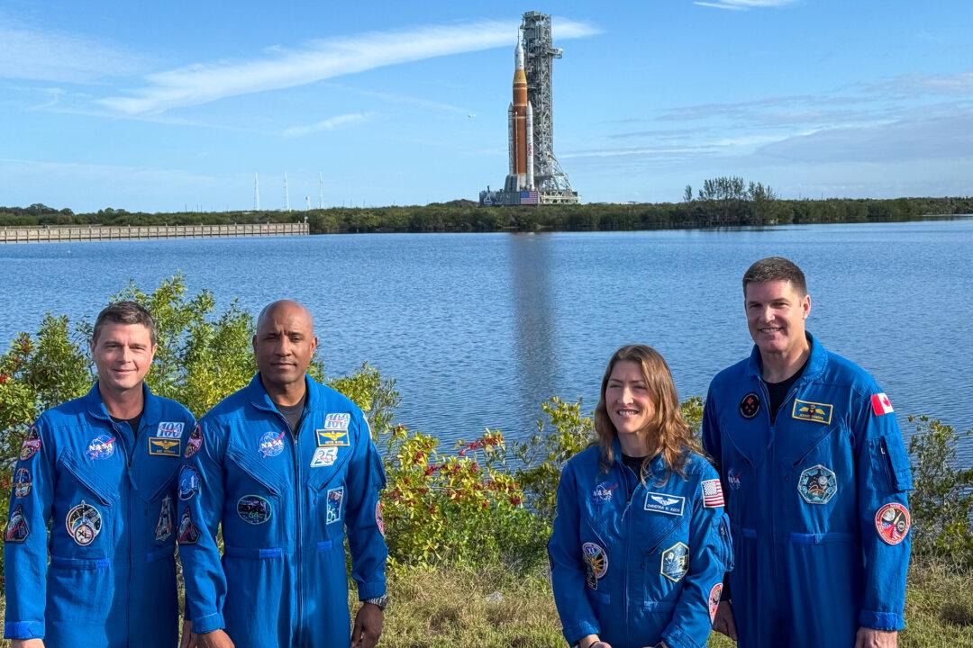 (Top) The Gateway Space Station hosts the Orion spacecraft in a polar orbit around the moon, supporting scientific discovery on the lunar surface during the Artemis IV mission. (Bottom) (L–R) NASA astronauts Reid Wiseman, Victor Glover, and Christina Koch, as well as Canadian Space Agency astronaut Jeremy Hansen, stand in front of the Space Launch System rocket as it rolls out to the launch pad at Kennedy Space Center in Florida on Jan. 17, 2026. (NASA/JSC/Alberto Bertolin, T.J. Muscaro/The Epoch Times)