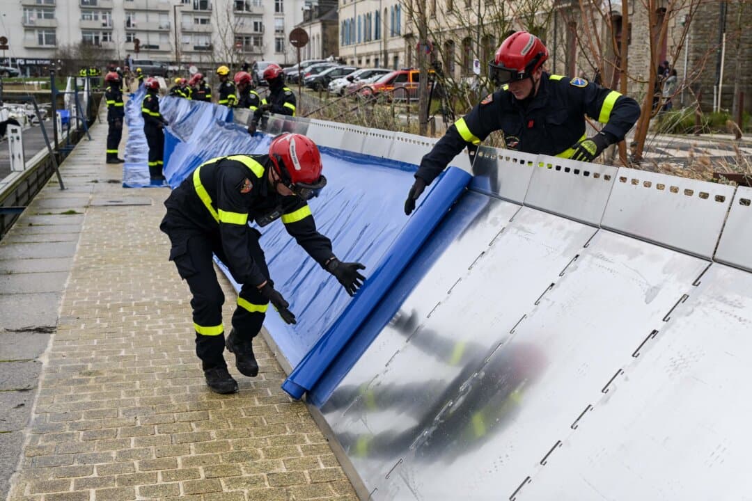 Civil defense personnel install flood barriers in Redon, France, on Jan. 26, 2026. Three departments in Brittany, Finistère, Morbihan, and Ille-et-Vilaine, are on orange alert for rain, flooding, and high water levels, on Jan. 26, 2026, despite a lull on Jan. 25, according to the 6 a.m. bulletin from Meteo-France. (Damien Meyer / AFP via Getty Images)