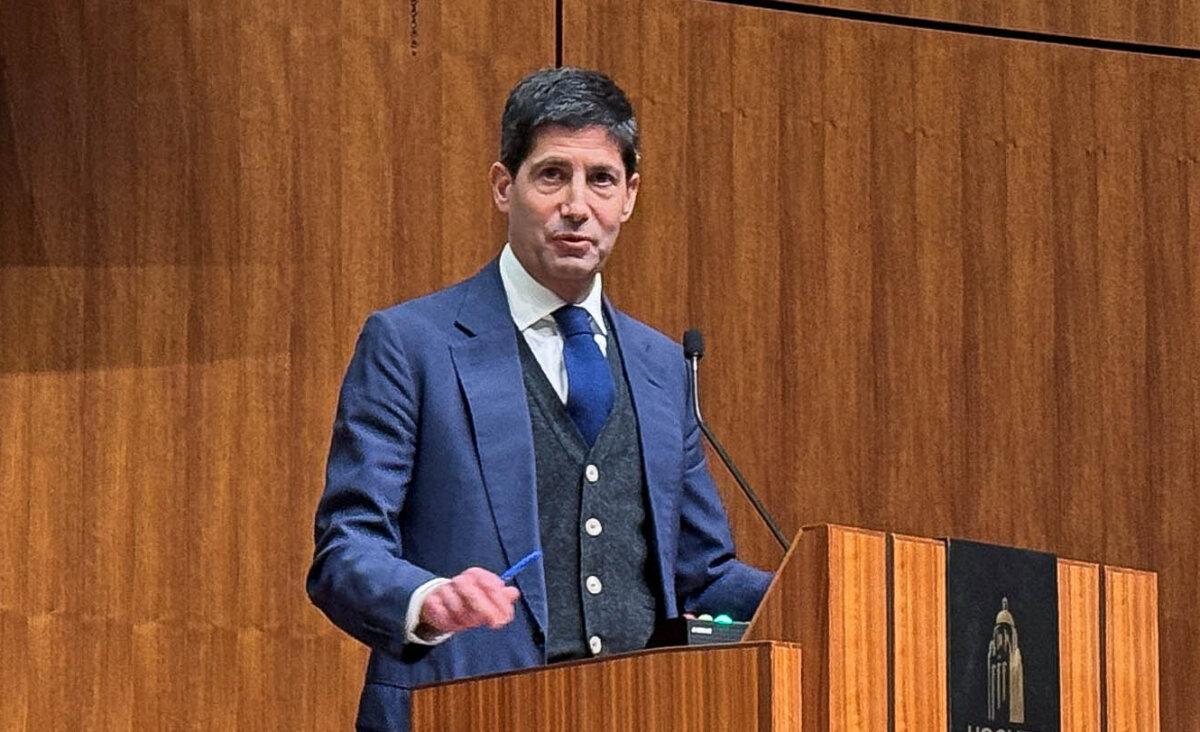 Former Federal Reserve Board member Kevin Warsh speaks during a monetary policy conference at Stanford University’s Hoover Institution in Palo Alto, California, on May 9, 2025. (Ann Saphir/Reuters)