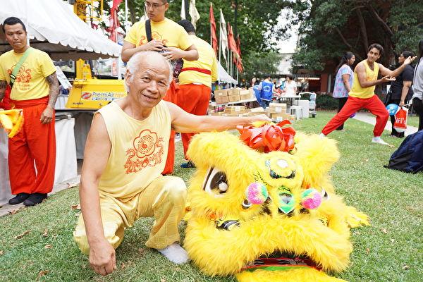 Martial arts master William Ho performed a lion dance in Australia. (Yan Nan/The Epoch Times)