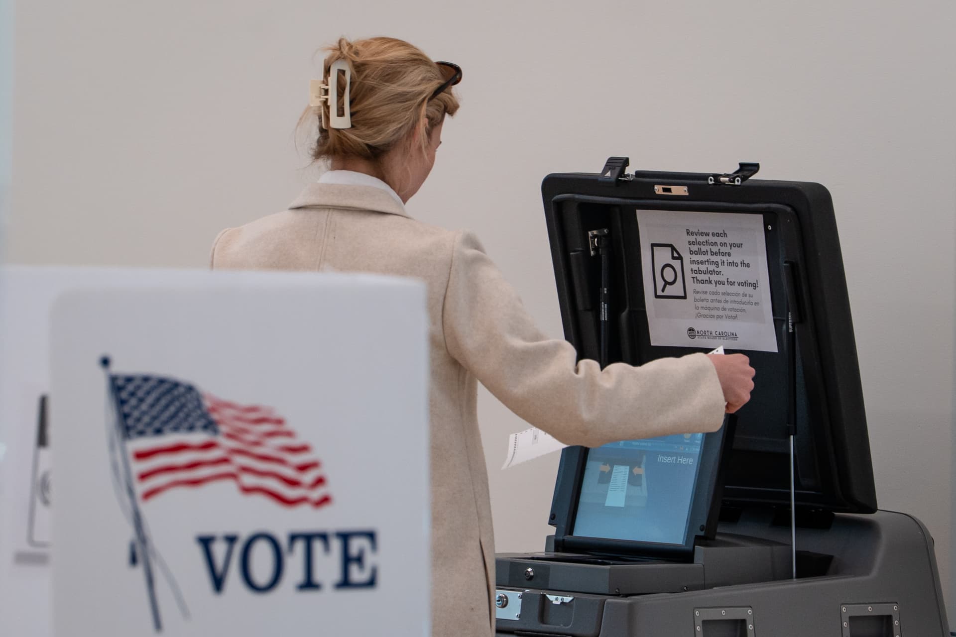 A woman casts her vote at an early voting polling site at East Carolina University as North Carolina begins its midterm primary election, in Greenville, N.C., on Feb. 12, 2026. (Madalina Kilroy/The Epoch Times)