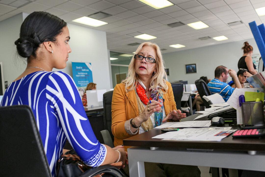 An insurance adviser helps a customer sign up for a health plan under the Affordable Care Act, also known as Obamacare, in Miami on Dec. 15, 2015. (Joe Raedle/Getty Images)