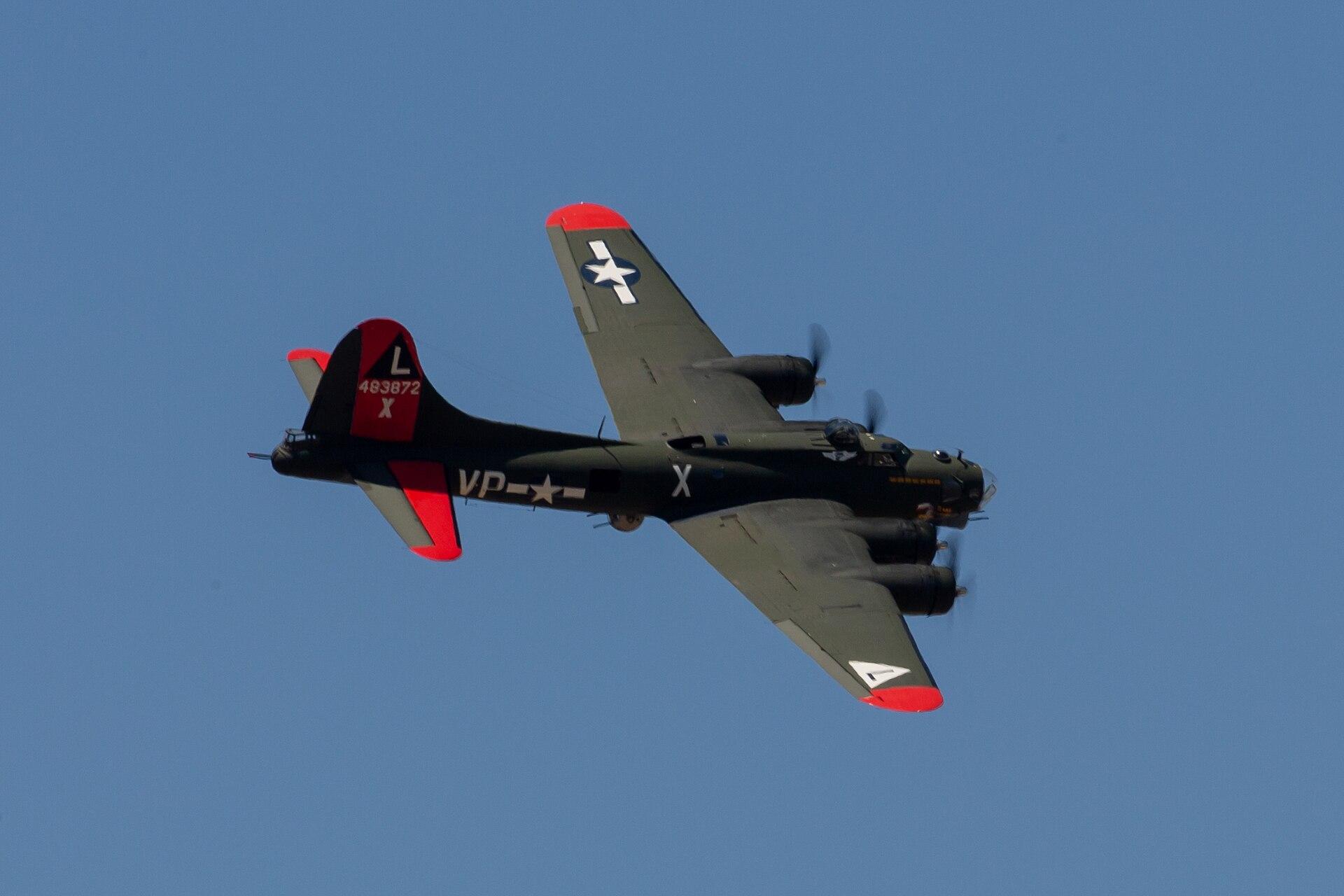 Rickenbacker and his seven comrades made a water landing in a Boeing B-17 plane. (Public Domain)
