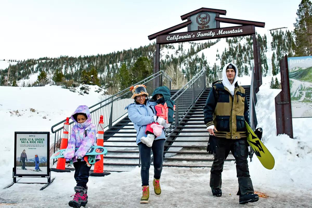 After a day of snowboarding at June Mountain, Daniel Jones and Lorena Alvarado of Riverside, California, head for the parking lot with children Gabriela Gonzalez, 7, and Amirah Jones, 2. (Christopher Reynolds/Los Angeles Times/TNS)