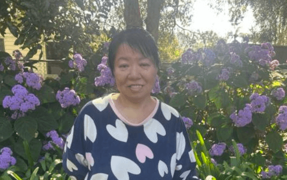 Hu Chunyuan (left) with her grandchild in Queensland, Australia. (Courtesy of Falun Dafa Association, Queensland)