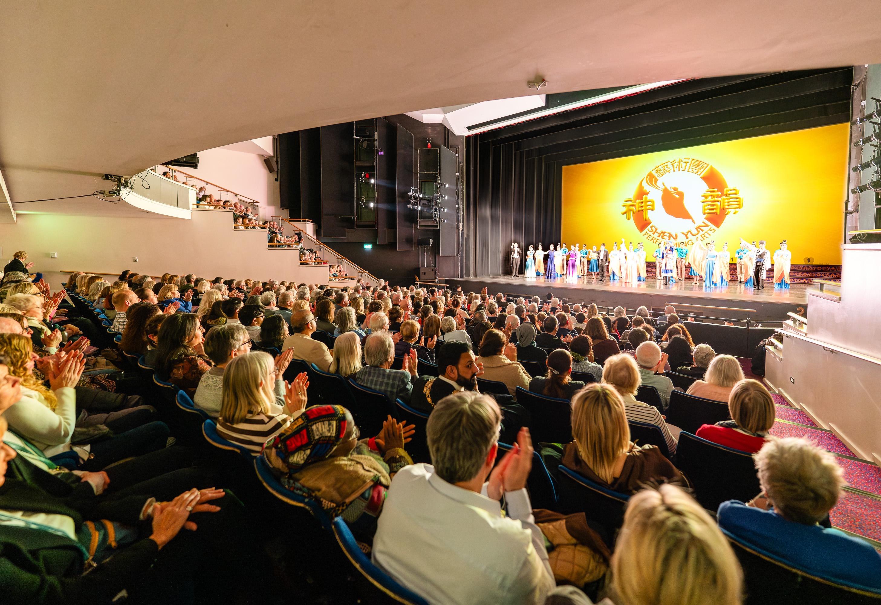 Shen Yun Performing Arts' curtain call at the Wycombe Swan Theatre in England on Feb. 21, 2026. (Roger Luo)