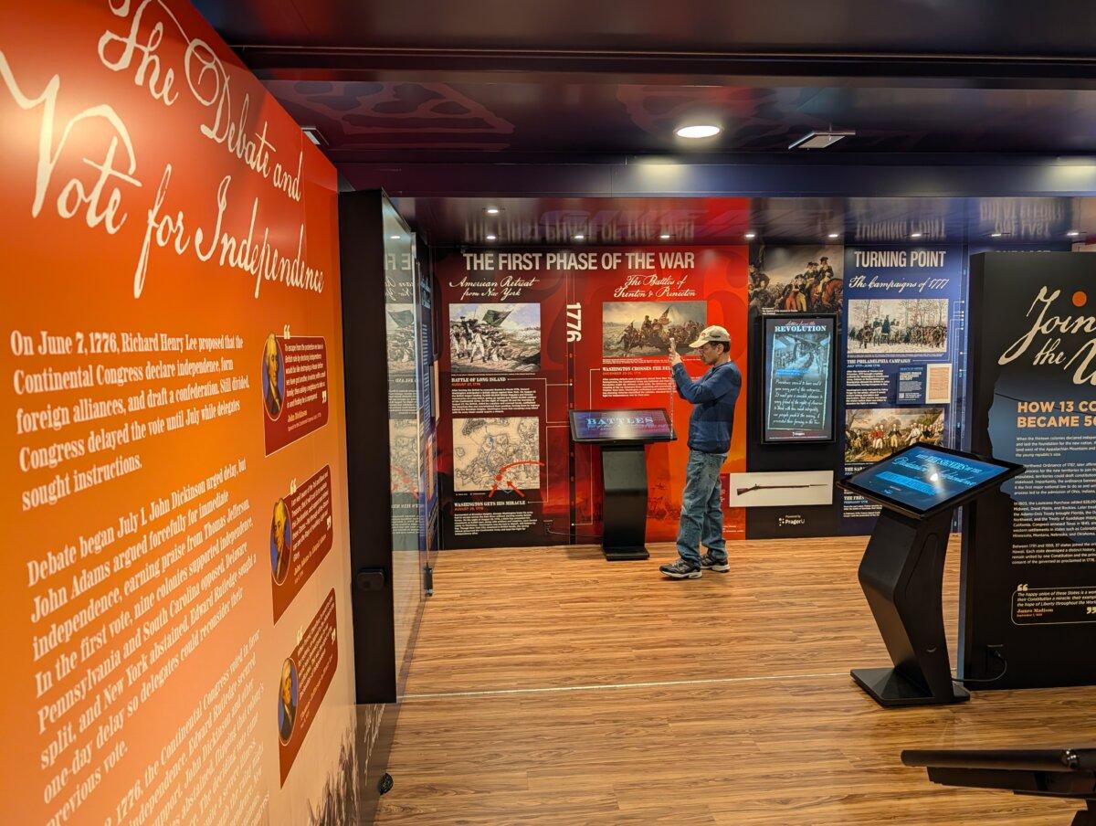 Exhibits present some of the arguments considered when the Continental Congress decided to declare independence from Britain. (Jacob Burg/The Epoch Times)