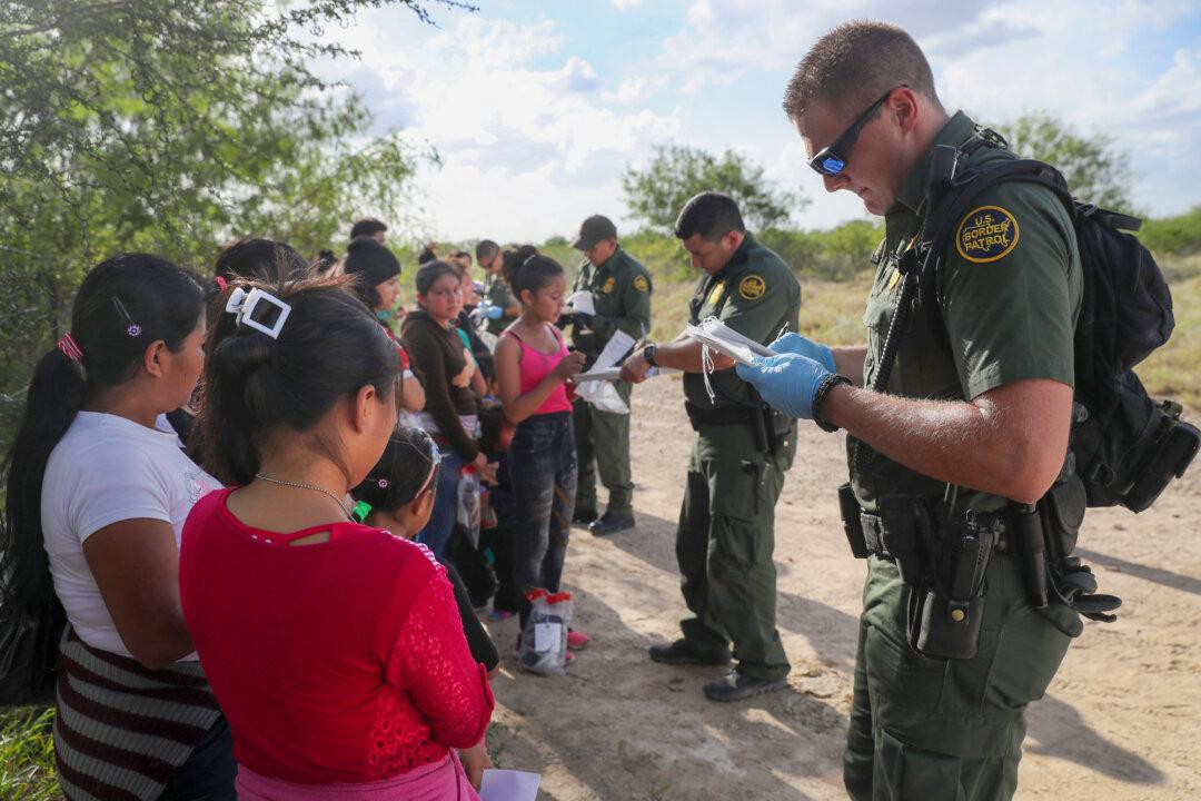 U.S. Border Patrol agents process illegal immigrants from Central America near Roma, Texas, on Aug. 17, 2016. (John Moore/Getty Images)