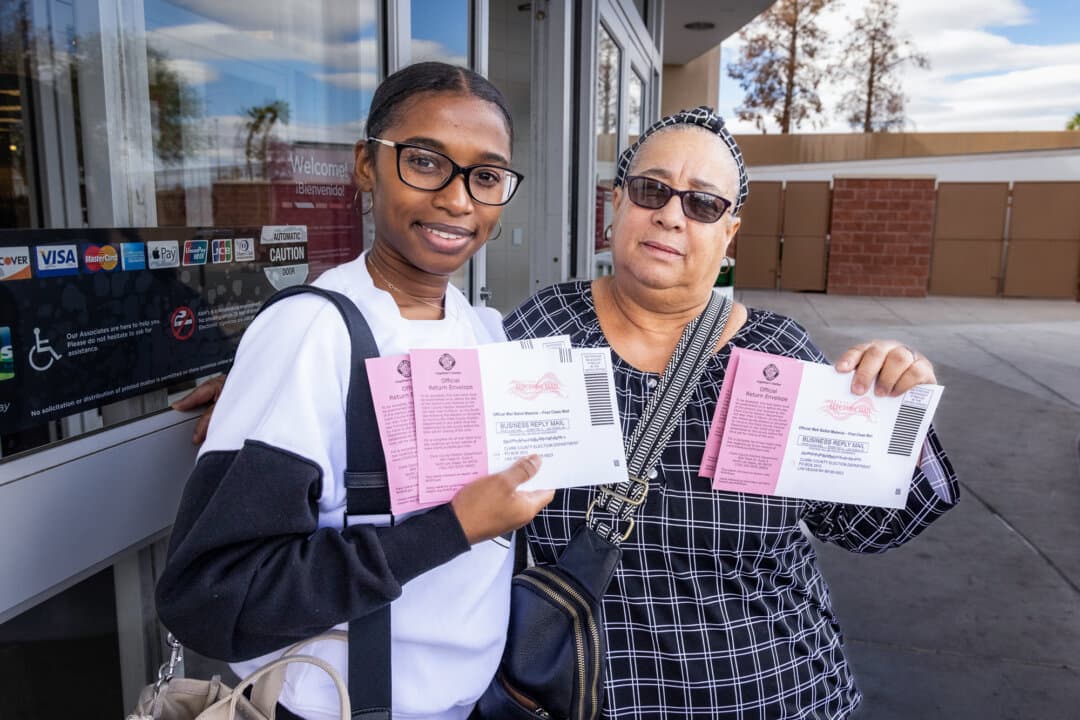 People prepare to vote in Henderson, Nev., on Oct. 19, 2024. Nevada voters can now request that their mail-in ballots be sent earlier than the date set by the county or city clerks. (John Fredricks/The Epoch Times)