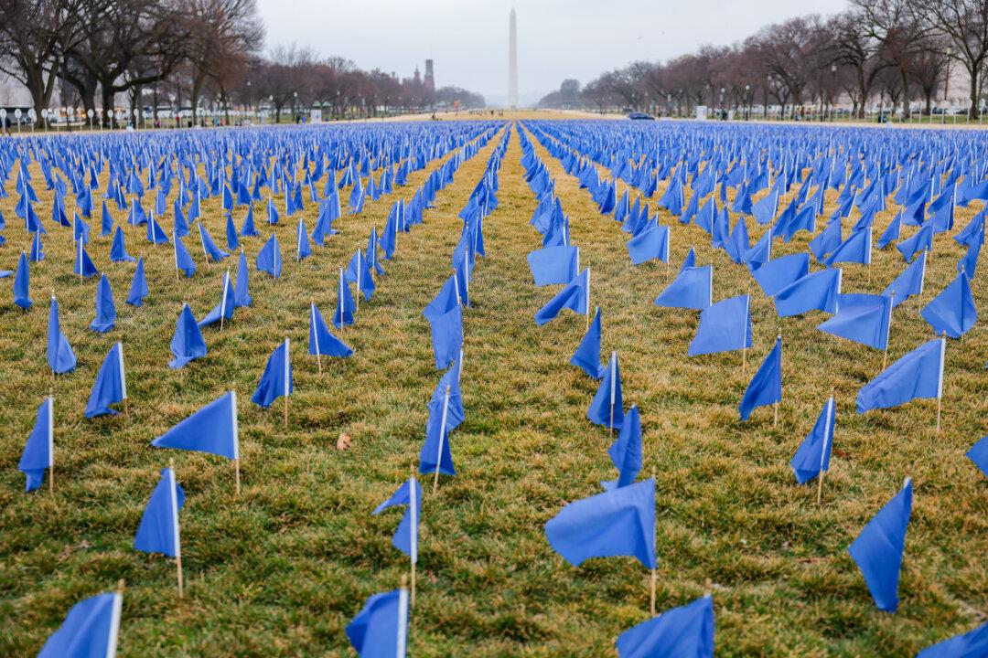 A total of 27,000 blue flags are on display at the National Mall, to represent lives that could be saved from colorectal cancer with further funding and research in Washington on March 6, 2026. The installation on the mall is meant to encourage Congress to dedicate more funding for research on the disease. (Heather Diehl/Getty Images)