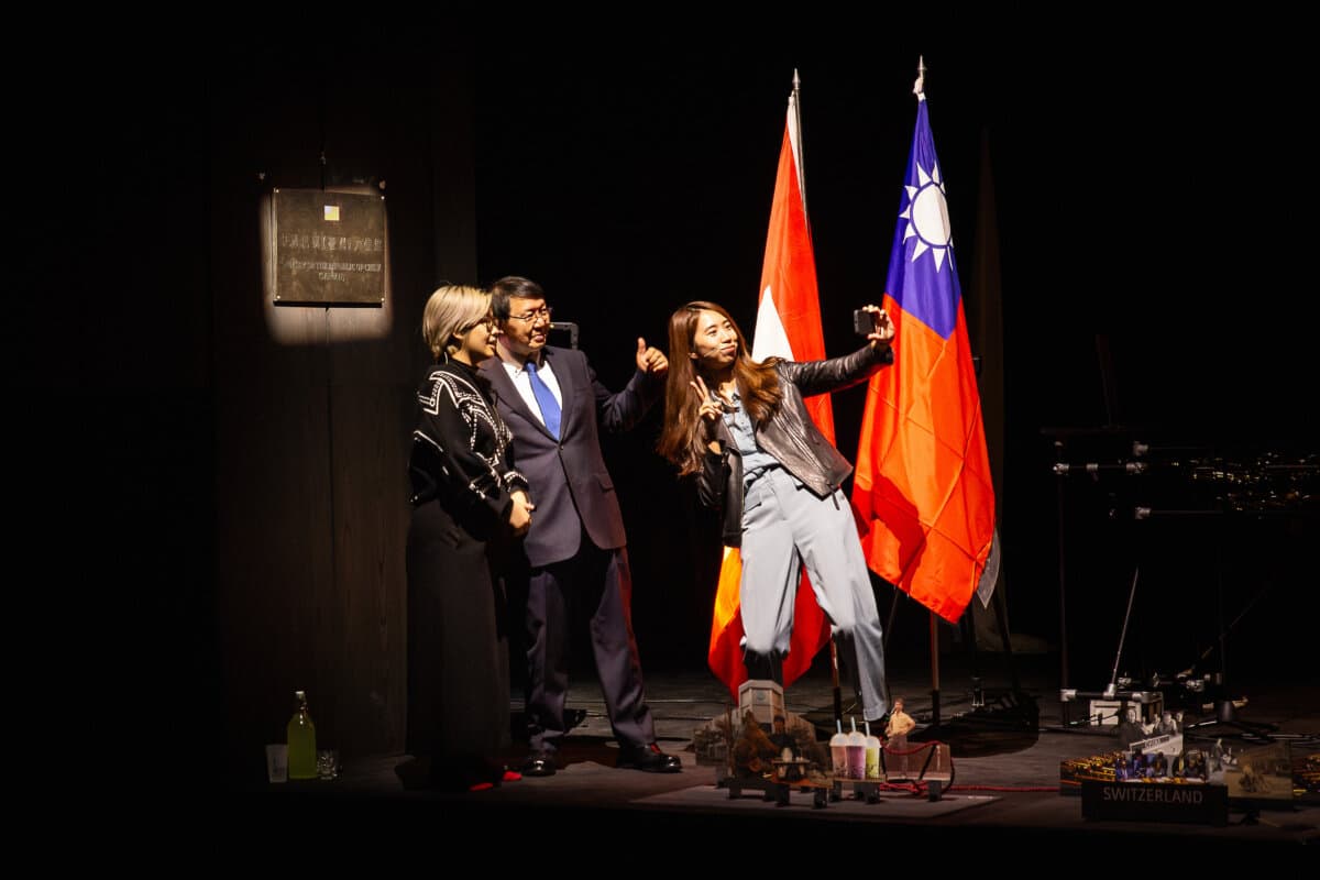 (L–R) Debby Wang, David Wu, and Kuo Chiayo in the play “This Is Not an Embassy.” (Claudia Ndebele/Courtesy of Rimini Protokoll)