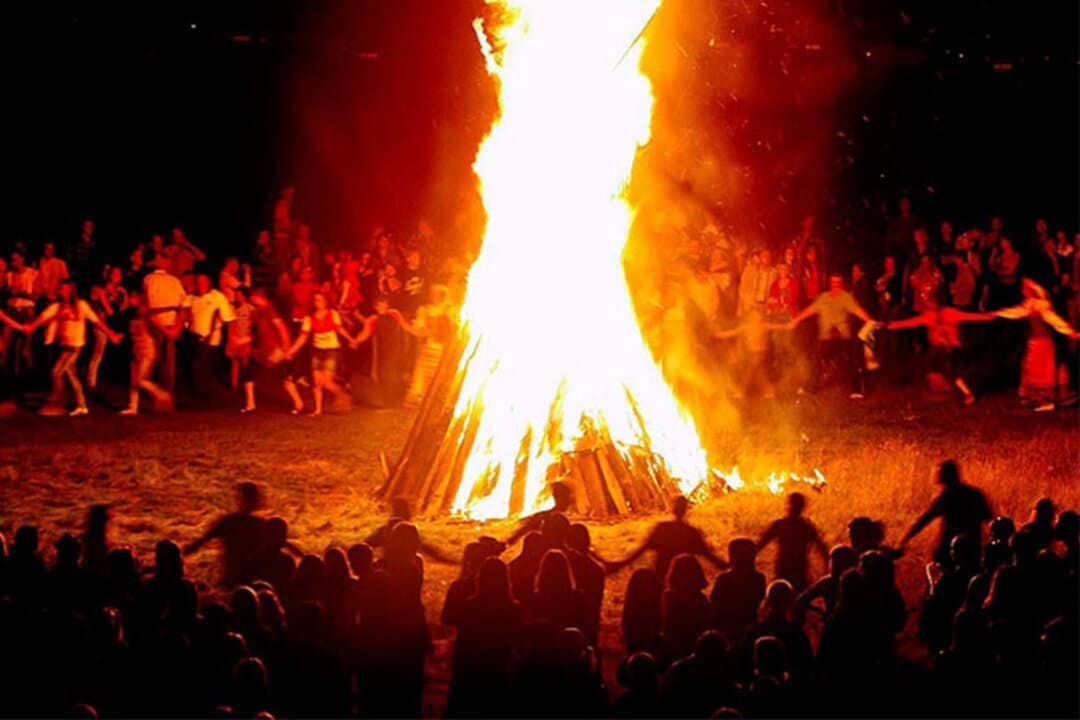 Chaharshanbe Suri, an Iranian festival on the eve of the last Wednesday of the year, where people jump over fires, dance, and celebrate in the streets, in Iran. (CC BY-SA 4.0)
