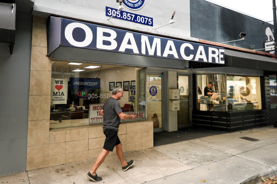An Obamacare sign is displayed outside an insurance agency in Miami on Nov. 12, 2025. The 2010 Affordable Care Act expanded Medicaid enrollment, allowing more hospitals to qualify for the 340B program as Disproportionate Share Hospitals. (Joe Raedle/Getty Images)