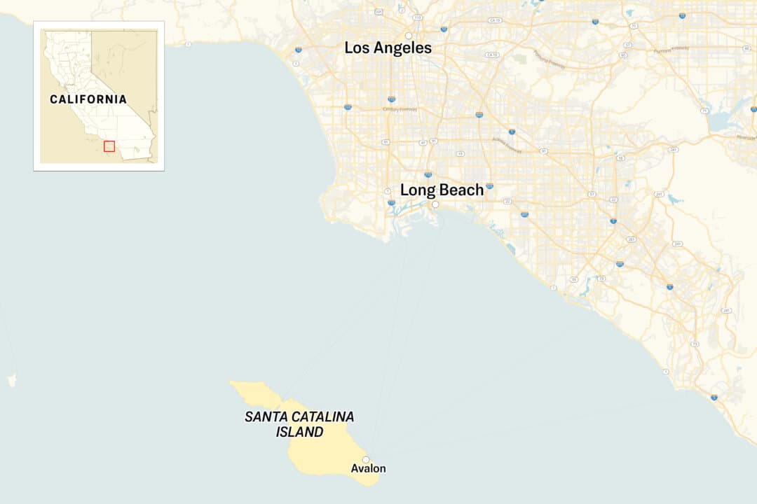 A map shows Santa Catalina Island and the city of Avalon off the Southern California coast. (Illustration by The Epoch Times, Public Domain, MapTiler)