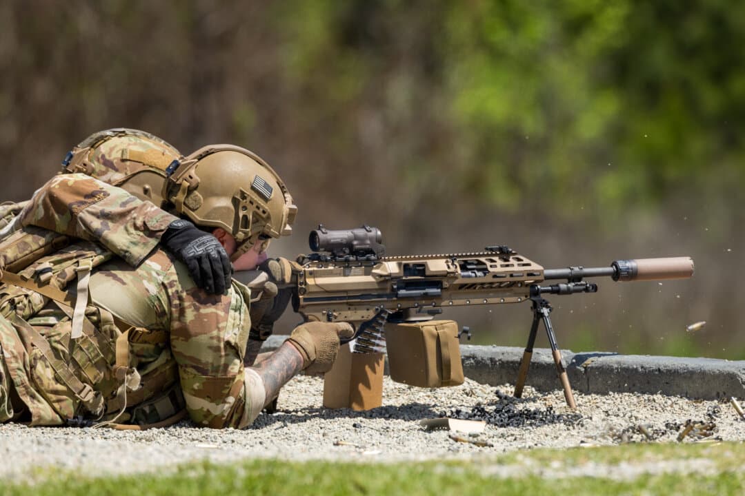 (Top) U.S. Army soldiers perform combat exercises with 120 mm mortar rounds at Fort Benning, Ga., on April 9, 2026. (Bottom) U.S. Army soldiers fire an M250 machine gun at a shooting range at Fort Benning, Ga., on April 8, 2026. (John Fredricks/The Epoch Times)