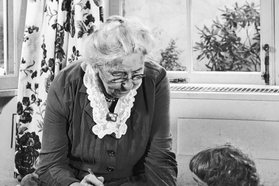 A grandmother sits with her young granddaughter, pointing to a picture in a storybook as the child follows along, 1940s. (Photo by Frederic Hamilton/Hulton Archive/Getty Images)