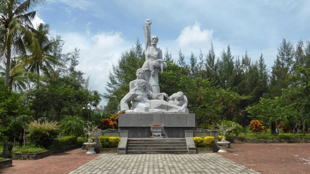 Son My Memorial to remember the victims of the My Lai massacre. (<a href="https://www.flickr.com/people/32051524@N08">JvL</a>/<a href="https://creativecommons.org/licenses/by/2.0/">CC BY 2.0</a>)