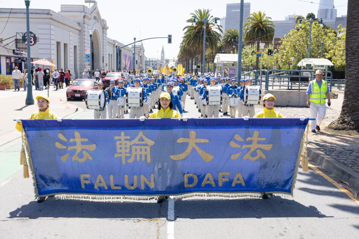The Tian Guo Marching Band leads the Falun Dafa parade in San Francisco on May 9, 2026. (Lear Zhou/The Epoch Times)
