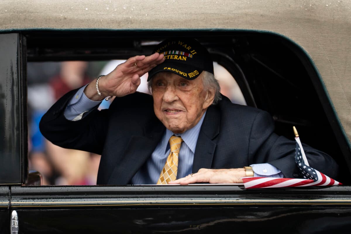 A World War II veteran takes part in the National Memorial Day parade in Washington on May 25, 2026. (Madalina Kilroy/The Epoch Times)
