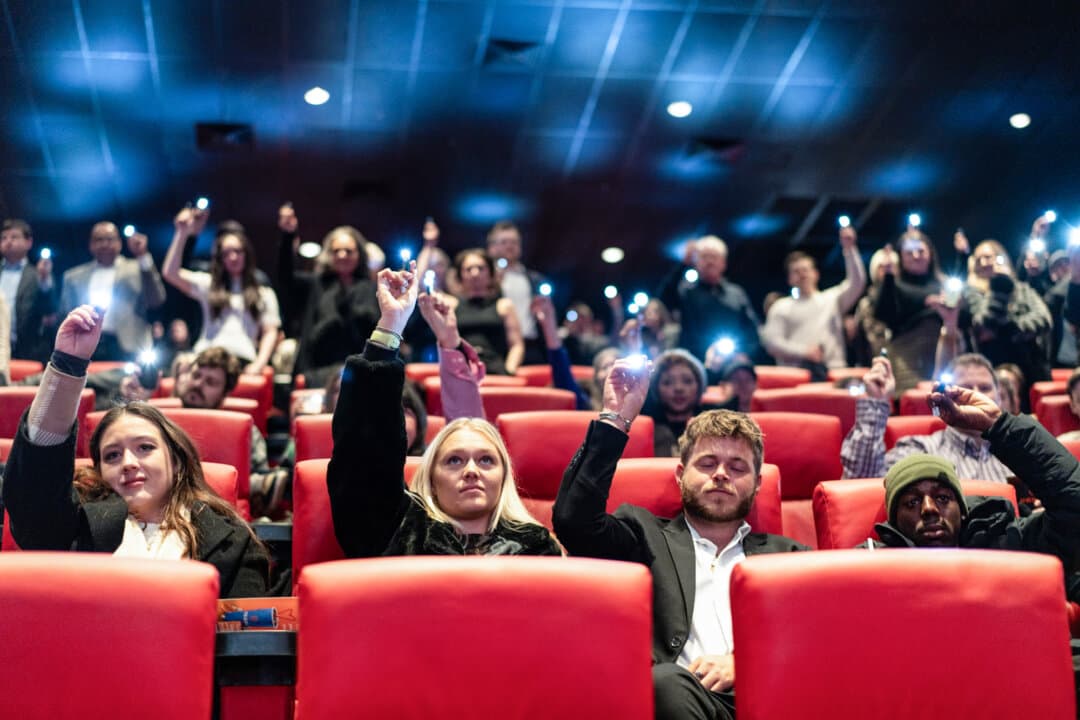 People light flashlights in memory of kratom victims after the screening of the documentary “Kratom: Side Effects May Include,” at the Regal Union Square theater in New York City on Jan. 18, 2026. The vast majority of kratom-related deaths over the past 11 years resulted from combining kratom with another substance such as alcohol or opioids, according to the Centers for Disease Control and Prevention. (Samira Bouaou/The Epoch Times)