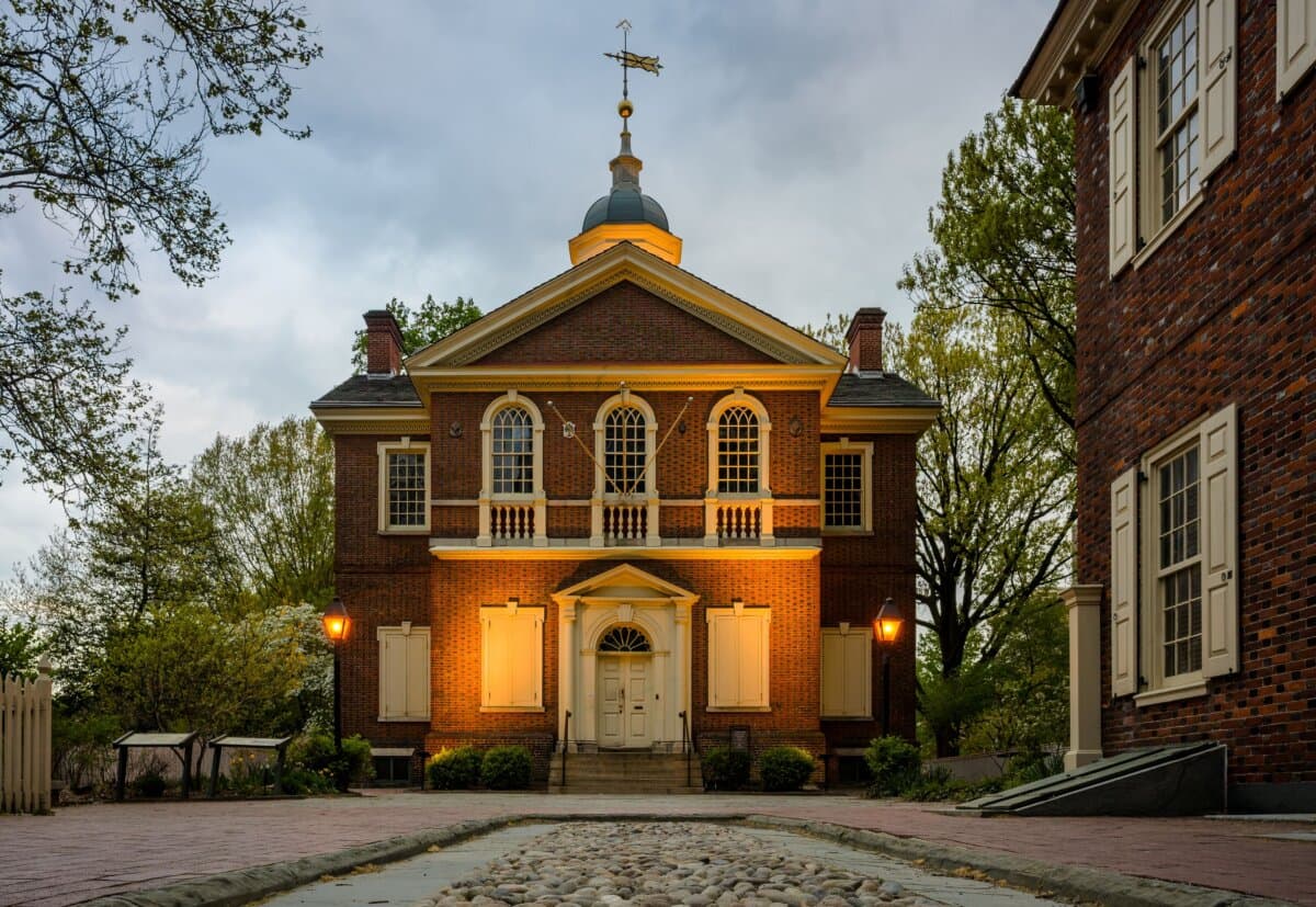 Carpenters' Hall, the meeting place of the First Continental Congress of the United States, part of current-day Independence National Historic Park. (Pbjamesphoto/CC BY-SA 4.0)