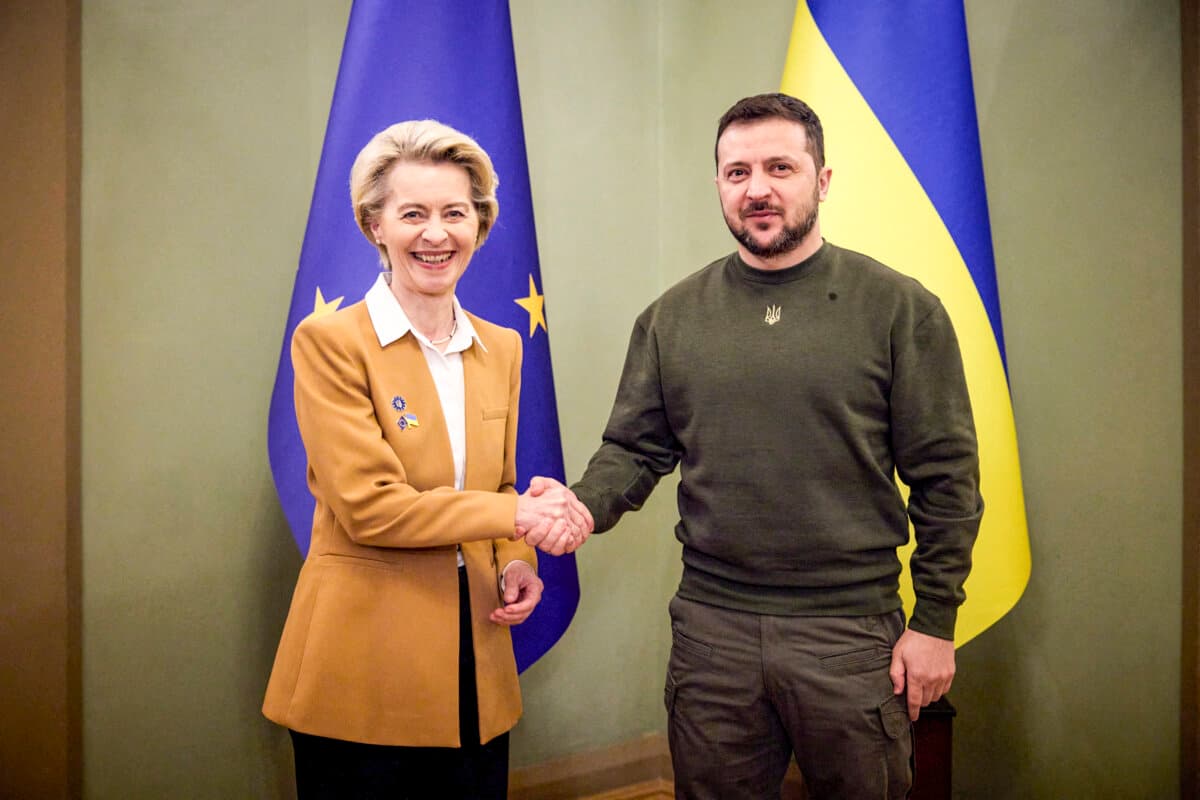 Ukraine's President Volodymyr Zelenskiy and European Commission President Ursula von der Leyen pose for a picture, as Russia's attack on Ukraine continues, ahead of EU summit in Kyiv, Ukraine Feb. 2, 2023. (Ukrainian Presidential Press Service/Handout via Reuters)