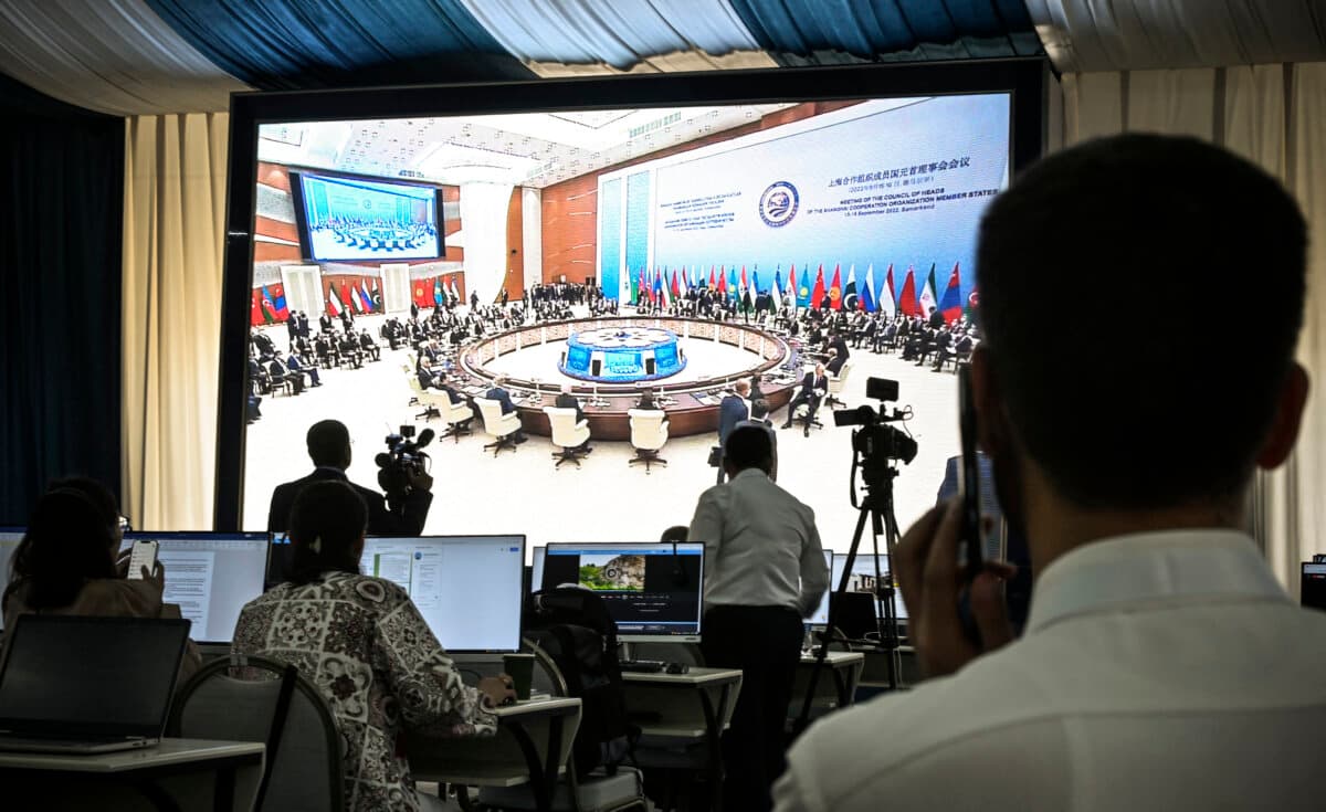 Journalists watch the live broadcast of the plenary session of the Shanghai Cooperation Organization (SCO) summit in Samarkand, Uzbekistan, on Sept. 16, 2022. (Alexander Nemenov/AFP via Getty Images)