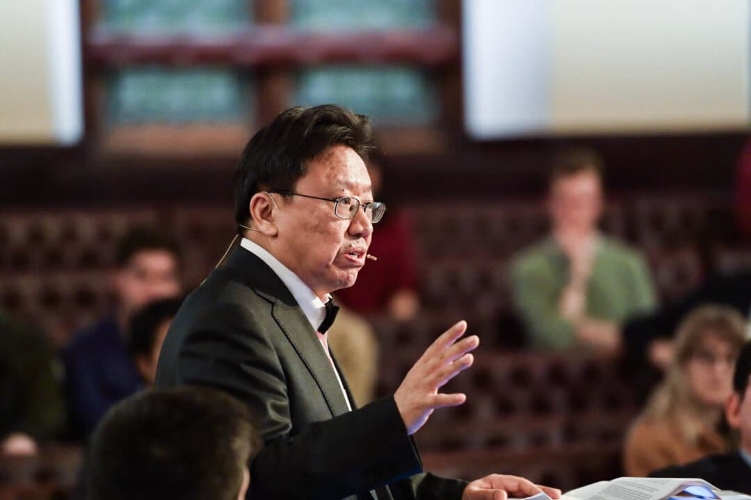 U.S.-based political commentator and author Chen Pokong delivers a speech at the University of Cambridge, in Cambridge, England, in this undated photo. Pokong spent years in Chinese prisons for taking part in the 1989 pro-democracy movement in China. (Courtesy of Chen Pokong)