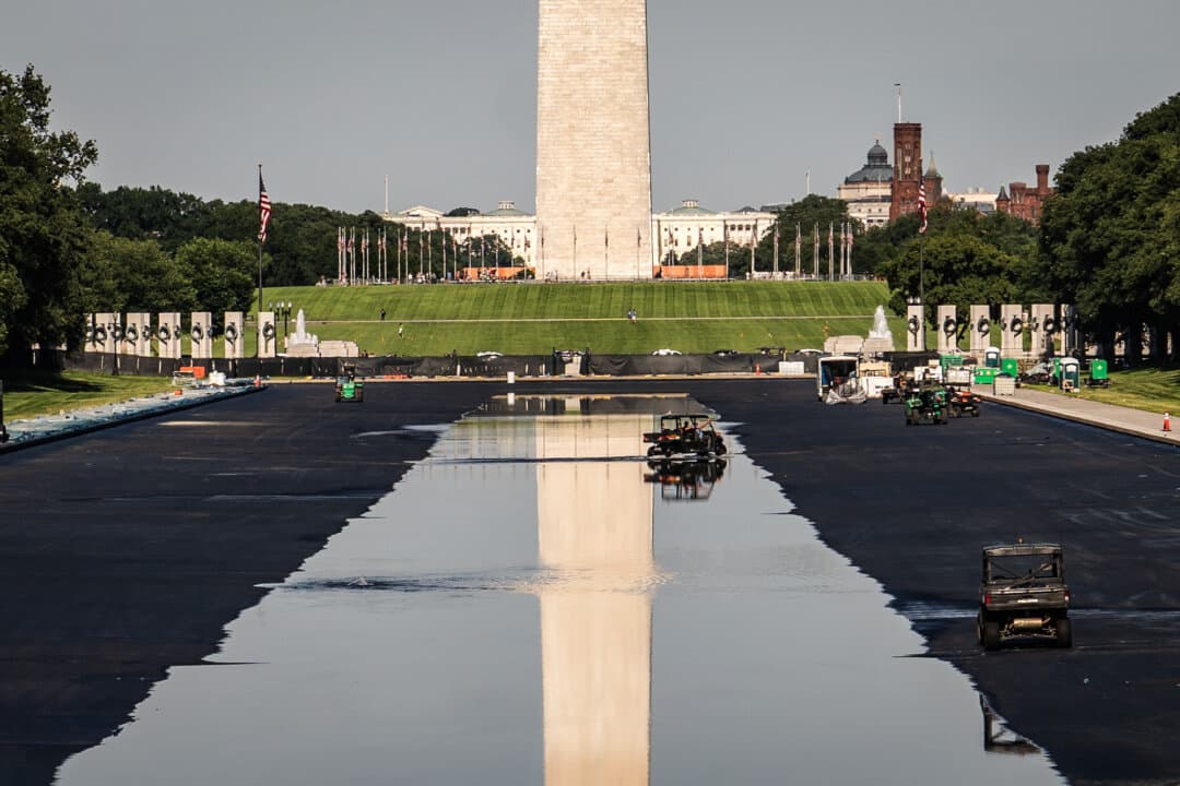 (Top) The Lincoln Memorial Reflecting Pool in Washington on June 16, 2026. The pool acts as an urban pond, serving as a resting or foraging spot for water fowl. (Bottom Left) The Lincoln Memorial Reflecting Pool is refilled in Washington on June 4, 2026. The pool was repaired and repainted as part of President Donald Trump's beautification initiative ahead of America’s 250th anniversary. (Bottom Middle) Law Enforcement patrol along the Lincoln Memorial Reflecting Pool in Washington on June 27, 2026. (Bottom Right) Ducks drink from the water at the Lincoln Memorial Reflecting Pool on the National Mall in Washington on June 25, 2026. The National Park Service is working to control and remove the algae bloom in the pool following its recent repair. (Madalina Kilroy/The Epoch Times, Al Drago/Getty Imagess, Win McNamee/Getty Images)