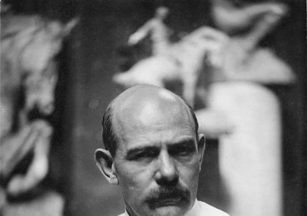 A photograph of sculptor Gutzon Borglum, signed and dated 1919. (Public Domain)