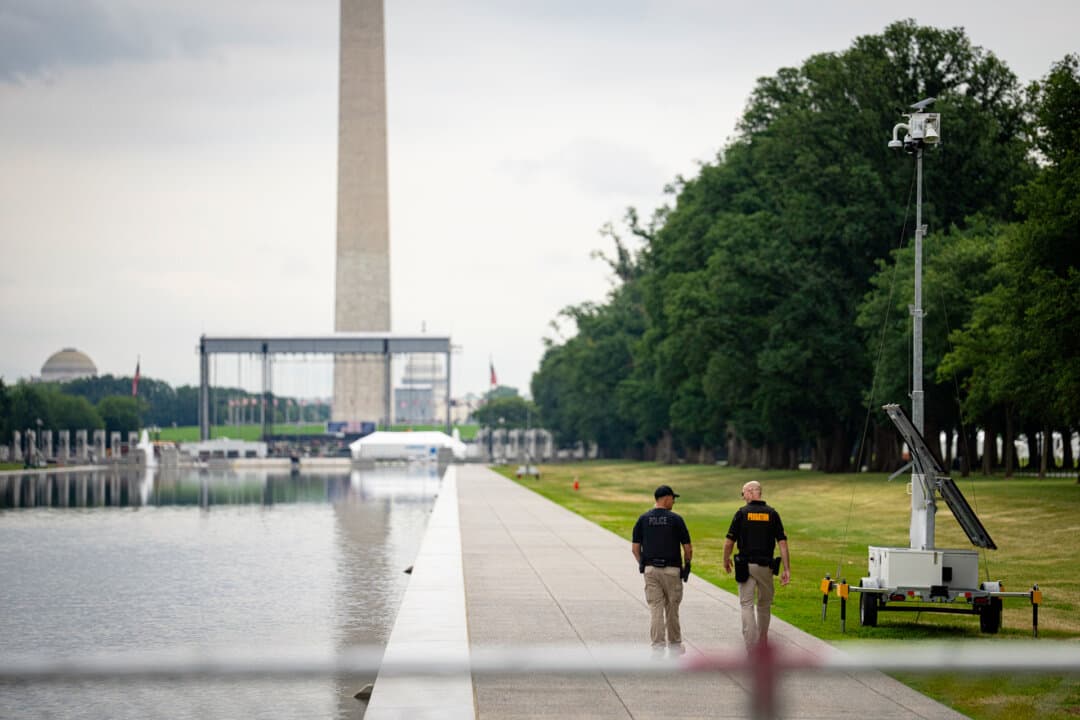(Top) The Lincoln Memorial Reflecting Pool in Washington on June 16, 2026. The pool acts as an urban pond, serving as a resting or foraging spot for water fowl. (Bottom Left) The Lincoln Memorial Reflecting Pool is refilled in Washington on June 4, 2026. The pool was repaired and repainted as part of President Donald Trump's beautification initiative ahead of America’s 250th anniversary. (Bottom Middle) Law Enforcement patrol along the Lincoln Memorial Reflecting Pool in Washington on June 27, 2026. (Bottom Right) Ducks drink from the water at the Lincoln Memorial Reflecting Pool on the National Mall in Washington on June 25, 2026. The National Park Service is working to control and remove the algae bloom in the pool following its recent repair. (Madalina Kilroy/The Epoch Times, Al Drago/Getty Imagess, Win McNamee/Getty Images)