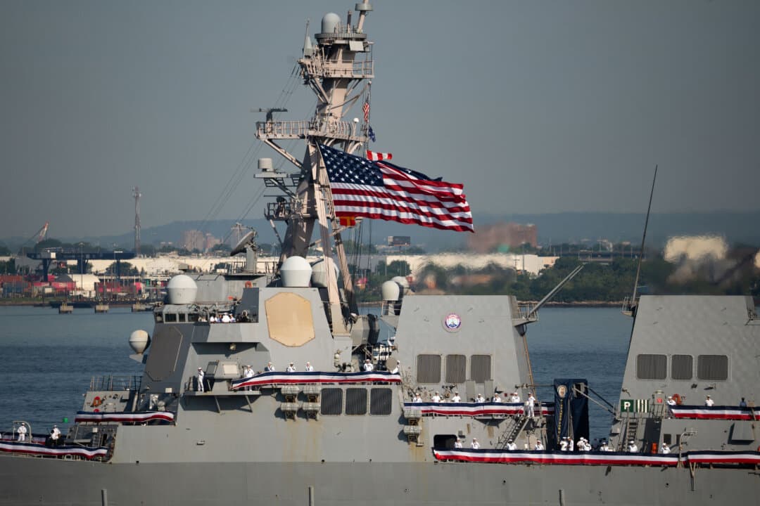 USS Farragut sails ahead of the International Naval Review 250 in New York City on July 4, 2026. (Samira Bouaou/The Epoch Times)