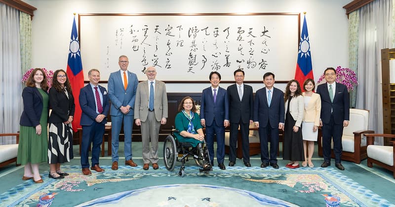 Taiwan President Lai Ching-te (C) meets with a delegation led by U.S. Sen. Tammy Duckworth on July 7. (ROC Office of the President)
