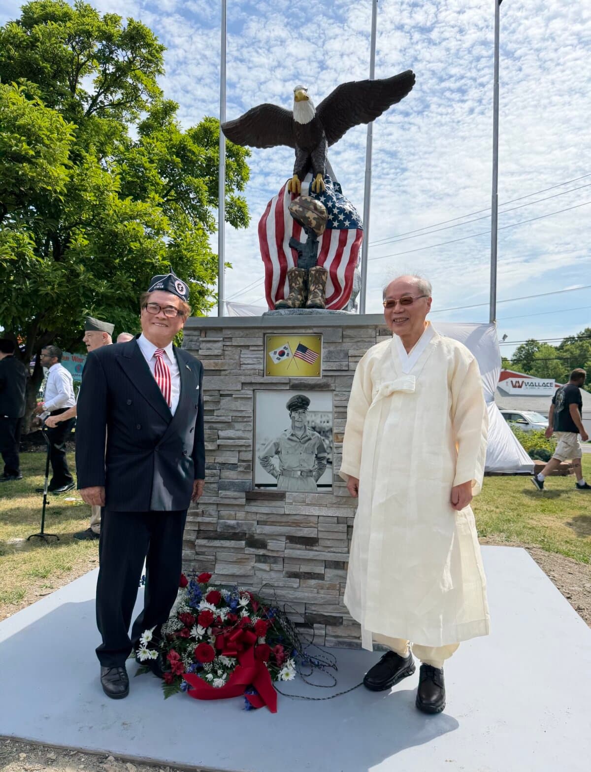 Hubert Ho-jae Lee, president of the Korean American Foundation (L), and Seo Hyoseok shake hands in front of the newly unveiled Korean War memorial during the dedication ceremony in Wallkill, N.Y., on June 25, 2026. (NTD)