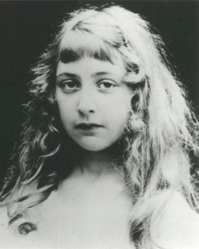 Childhood photo of English author Agatha Christie promoting "An Autobiography." (Public Domain)