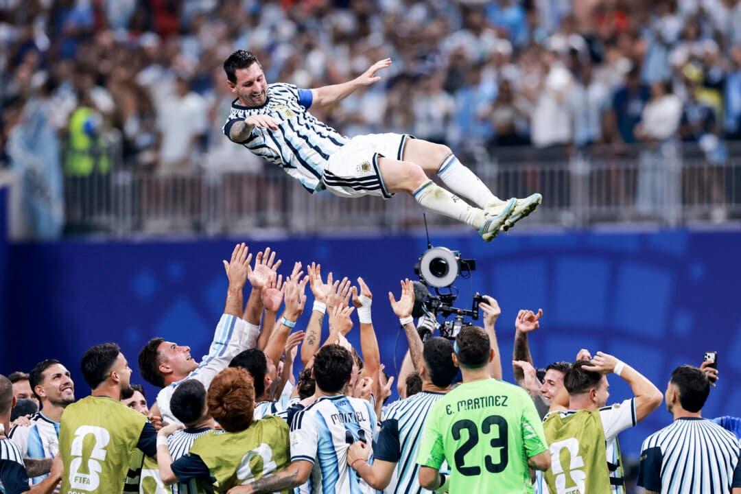 Lionel Messi #10 of Argentina celebrates with teammates after the 3–2 victory during the FIFA World Cup 2026 Round of 16 match between Argentina and Egypt at Atlanta Stadium in Atlanta, Ga., on July 7, 2026. (Elsa/Getty Images)