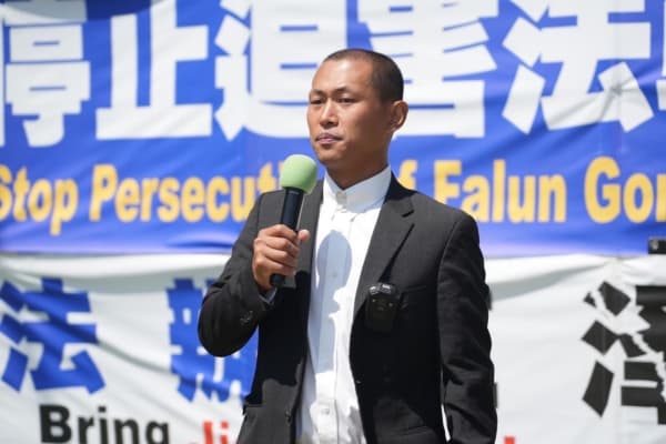 Jie Lijian speaks at a rally supporting Falun Gong practitioners and calling for an end to the CCP’s persecution. (Courtesy of Jie Lijian)